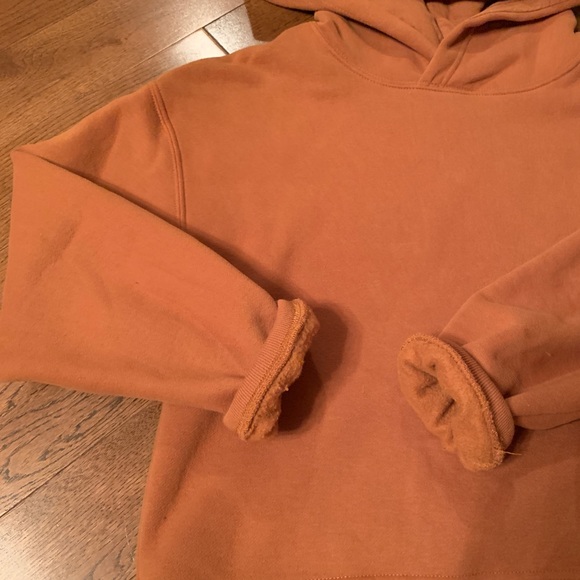 Garage hoodie with ties at the bottom - Picture 2 of 4